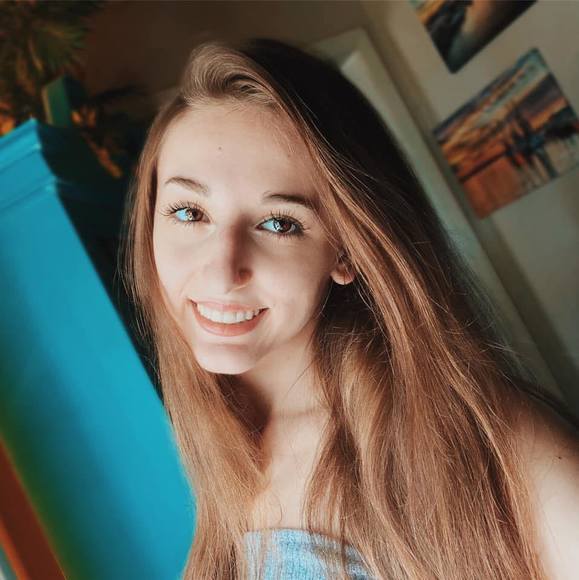 Poshmark profile picture for @captured